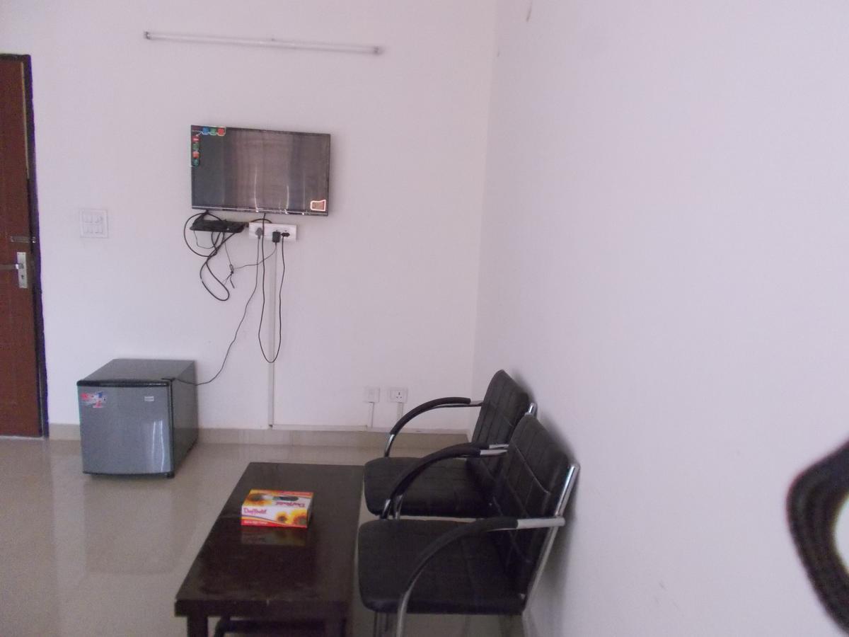 The Radiance Suites And Apartment New Delhi Exterior photo