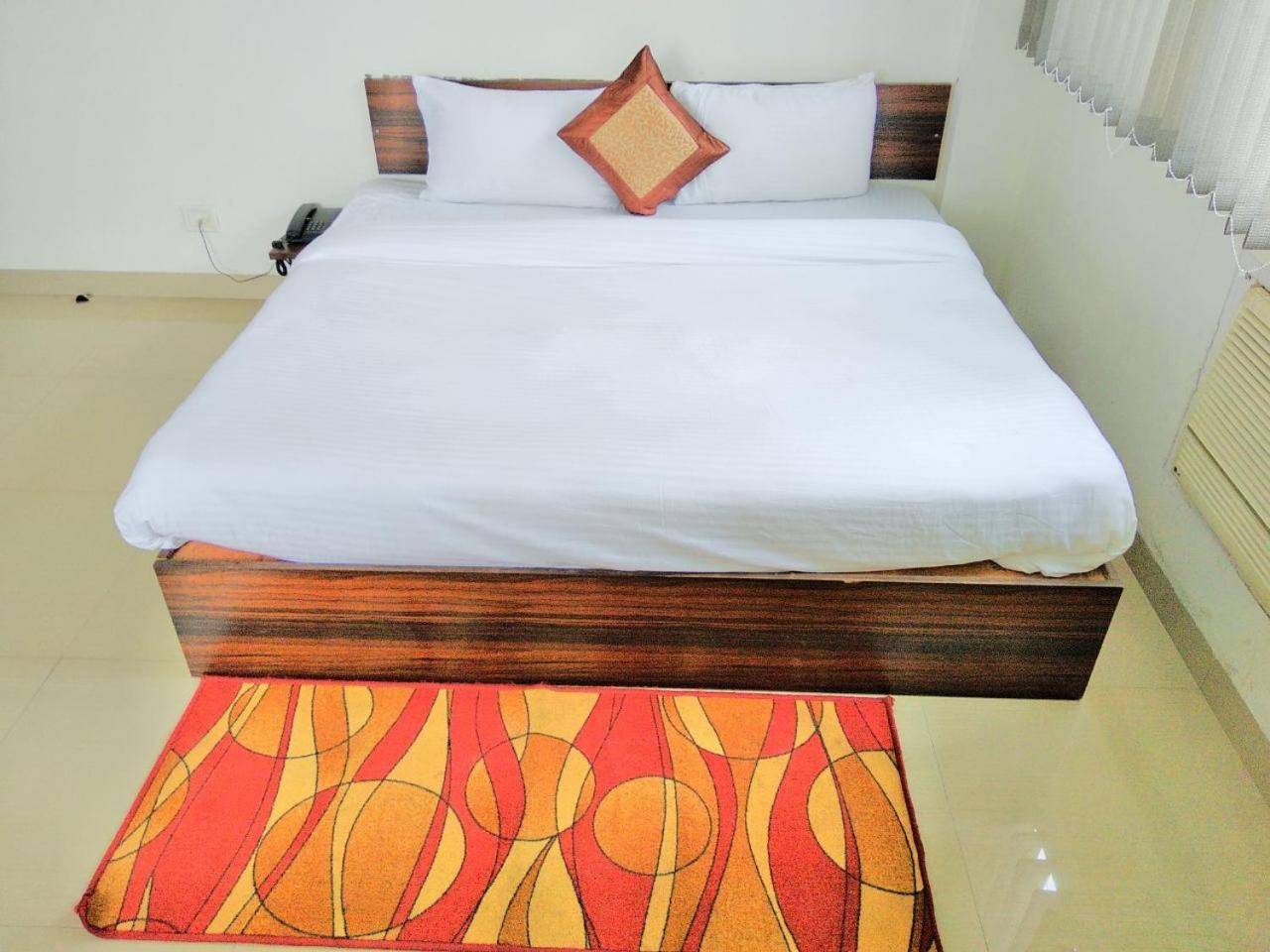 The Radiance Suites And Apartment New Delhi Exterior photo
