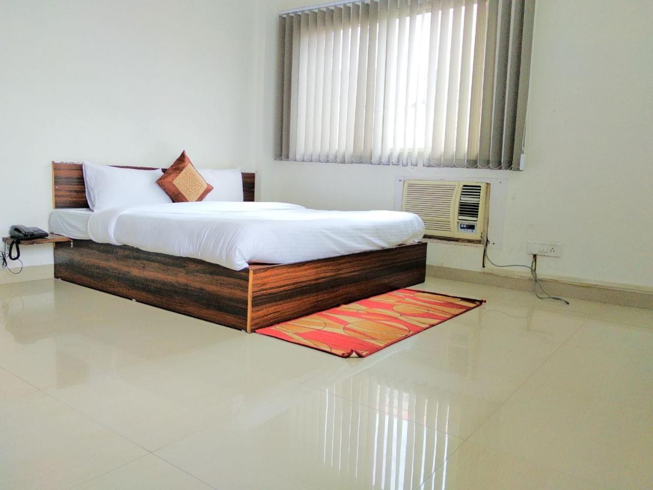 The Radiance Suites And Apartment New Delhi Exterior photo